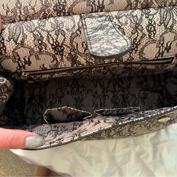 Dolce & Gabbana Black and Cream Lace Shoulder Bag - Picture 4 of 6